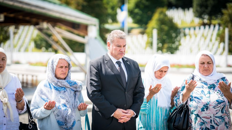U pratnji ambasadora SAD u BiH, Michaela Murphya posjetio Memorijalni centar Srebrenica