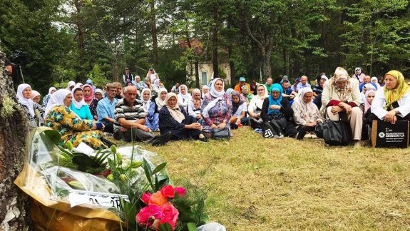 Danas se sjećamo šest ubijenih Bošnjaka iz Srebrenice. Trnovo 1995 - 2021.