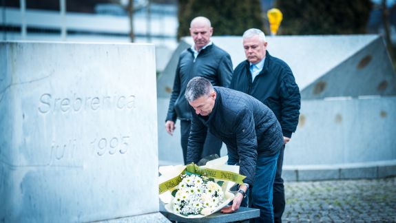 Predsjednici i članovi Udruženja zrakoplovaca ''Zračni most'' u Potočarima