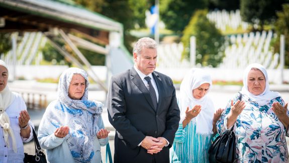 U pratnji ambasadora SAD u BiH, Michaela Murphya posjetio Memorijalni centar Srebrenica