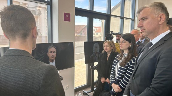 Izložba „Priče iz Srebrenice“ otvorena u prostorijama Informaciono-dokumentacionog centra (IDC)