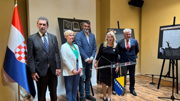 Otvorena putujuća izložba 'Priče iz Srebrenice', u organizaciji Veleposlanstva BiH u Zagrebu