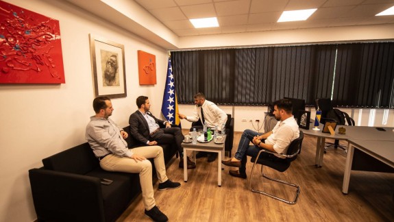 Premijer Uk posjetio Memorijalni centar Srebrenica